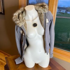 Stylish Hollister Sweater with Faux Fur.